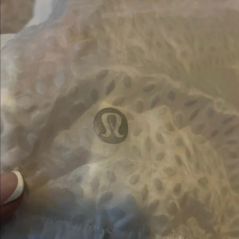 (334)Lululemon White Sheer Joy Hooded Jacket